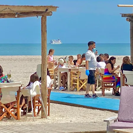 Apartment Nikolas Summerland Apartments Mamaia