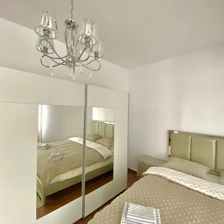 Nikolas Summerland Apartments Apartment
