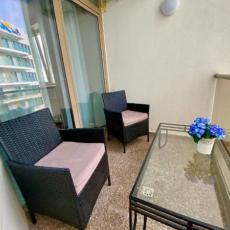 Apartment Nikolas Summerland Apartments Mamaia
