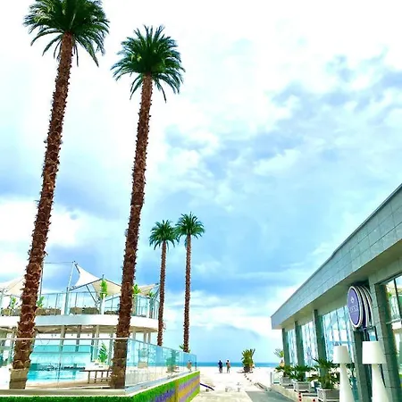 Nikolas Summerland Apartments *
