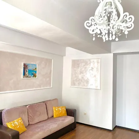 Nikolas Summerland Apartments Apartment