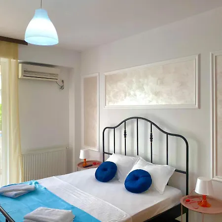 Nikolas Summerland Apartments *