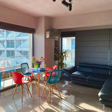 Nikolas Summerland Apartments *