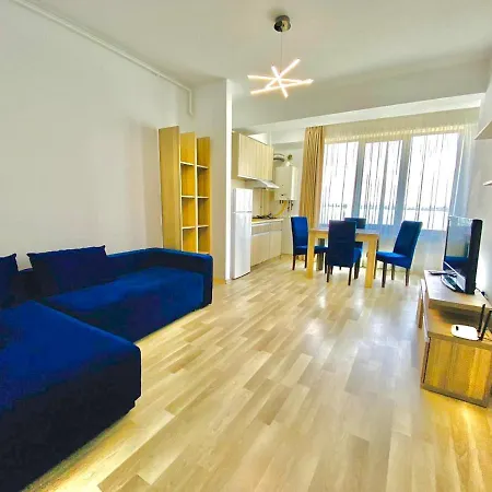 Nikolas Summerland Apartments Apartment