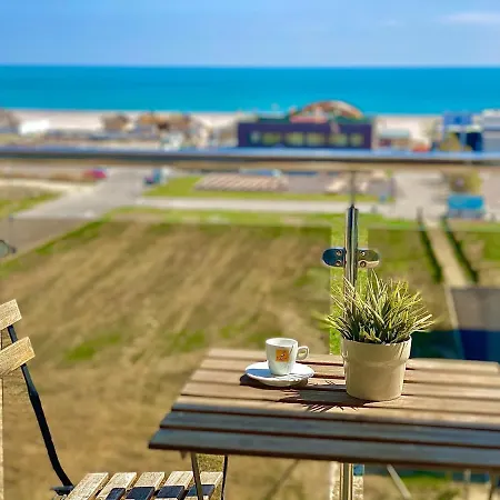 Nikolas Summerland Apartments *